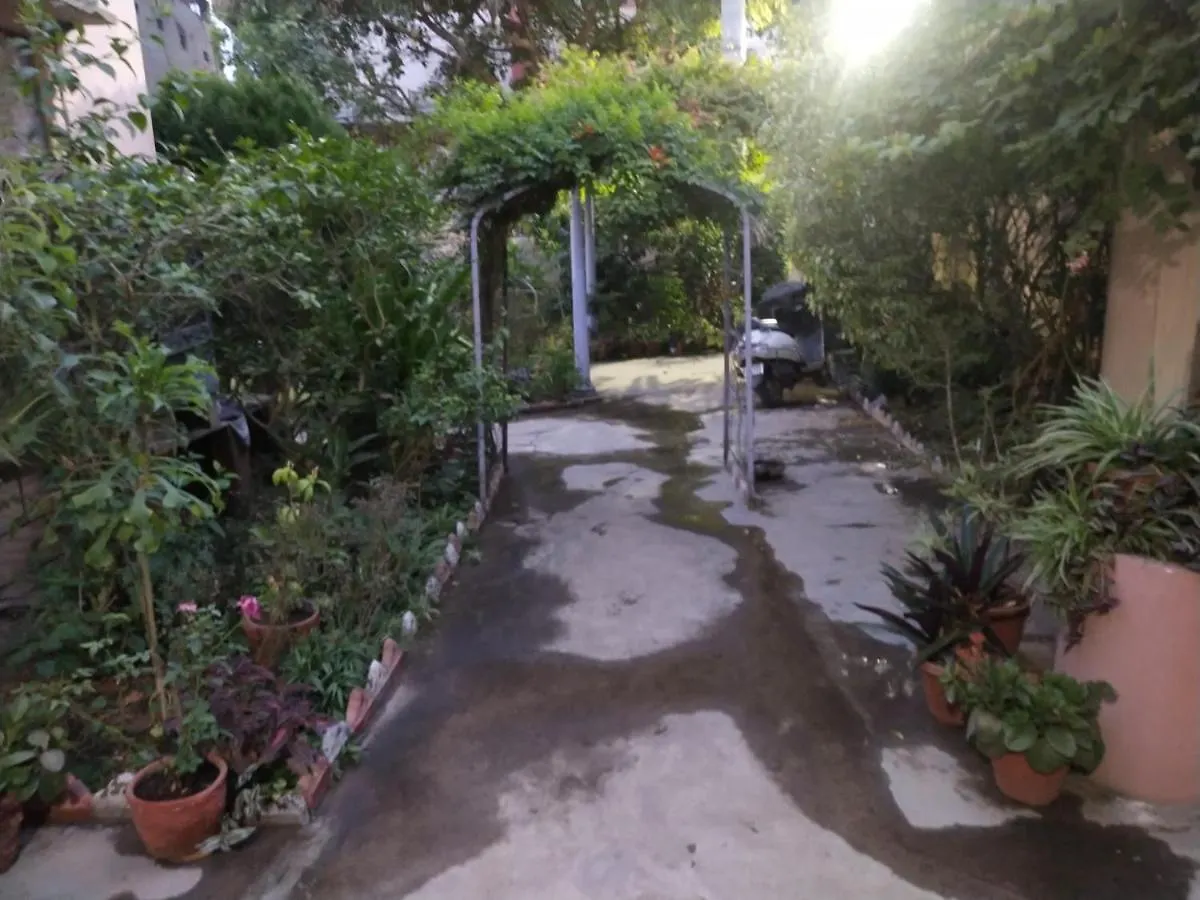 Appartamento Vrinda Garden Varanasi Alloggio in famiglia